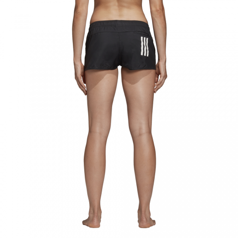DQ3188_APP_on-model_back_white