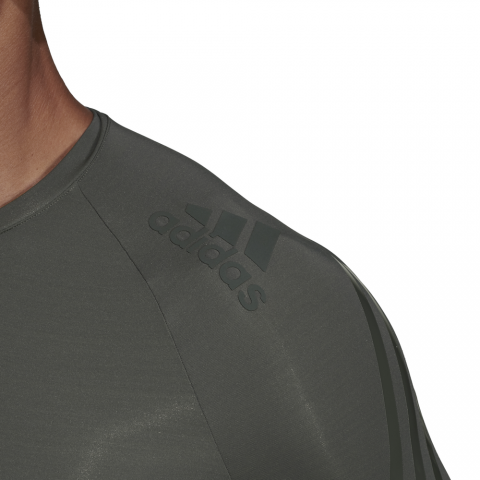 DQ3564_APP_on-model_detail-2_white