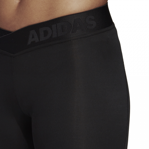 DS8702_APP_on-model_detail-1_white