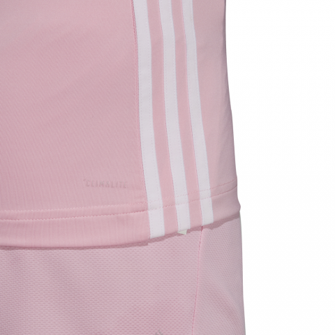 DS8716_APP_on-model_detail-1_white