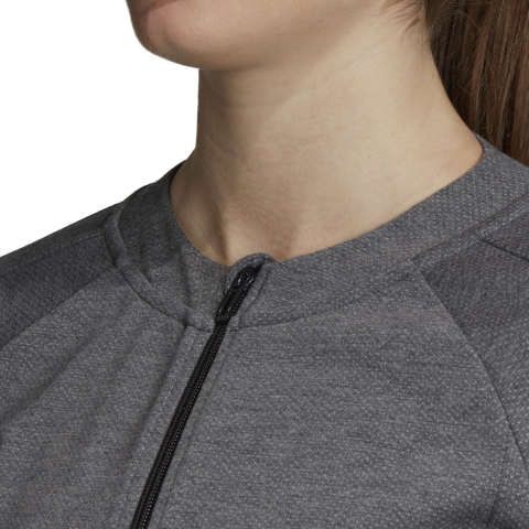 DS8717_APP_on-model_detail-1_white