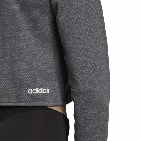 DS8717_APP_on-model_detail-3_white
