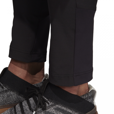 DS8726_APP_on-model_detail-3_white