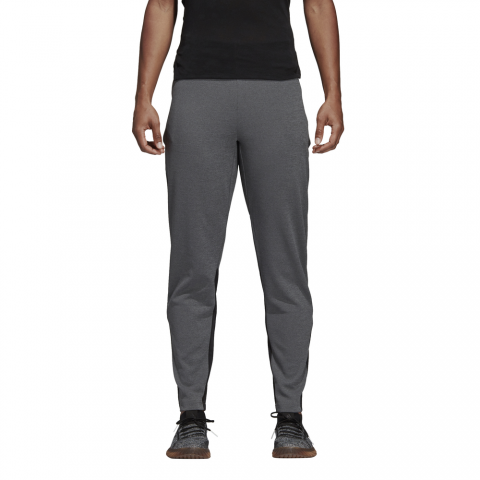 DS8728_APP_on-model_standard_white