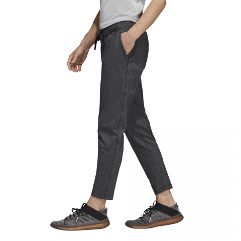 DS8731_APP_on-model_side_white