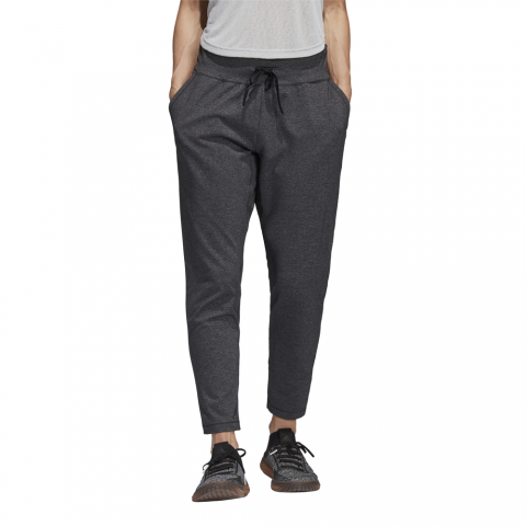 DS8731_APP_on-model_standard_white