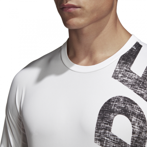 DS8761_APP_on-model_detail-2_white