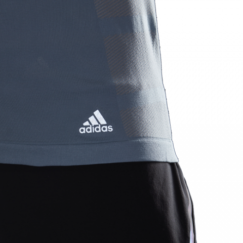 DS8836_APP_on-model_detail-3_white