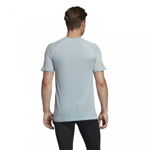 DS8839_APP_on-model_back_white