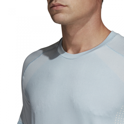 DS8839_APP_on-model_detail-1_white