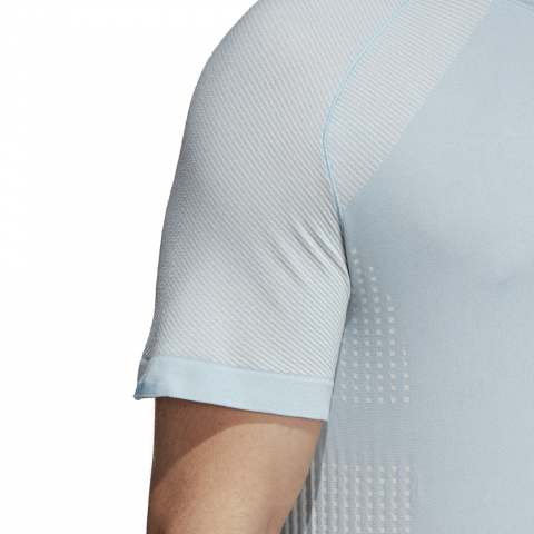 DS8839_APP_on-model_detail-2_white