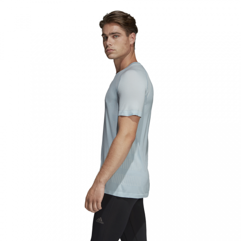 DS8839_APP_on-model_side_white