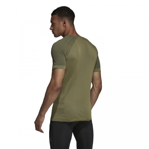 DS8842_APP_on-model_back_white
