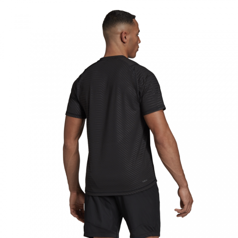 DS9278_APP_on-model_back_white