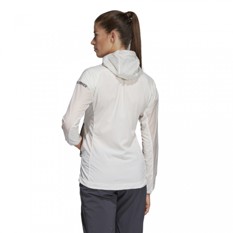 DS9309_APP_on-model_back_white
