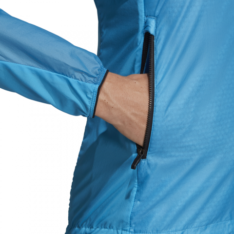 DS9310_APP_on-model_detail-1_white