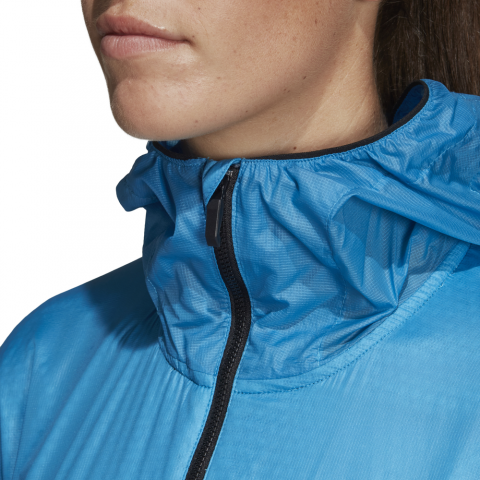 DS9310_APP_on-model_detail-2_white