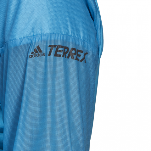 DS9310_APP_on-model_detail-3_white