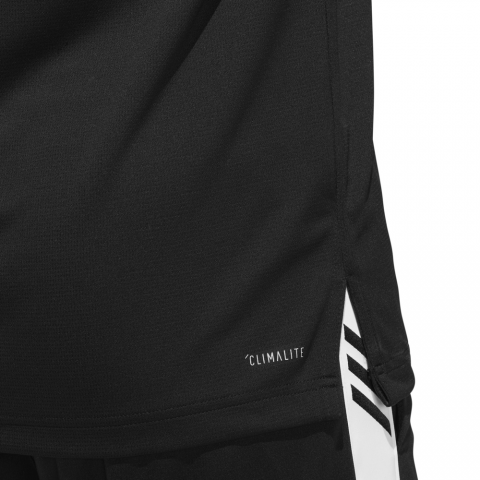 DT2921_APP_on-model_detail-3_white