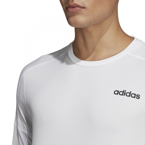 DT3045_APP_on-model_detail-1_white