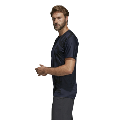 DT4151_APP_on-model_side_white