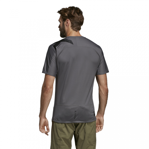 DT4152_APP_on-model_back_white
