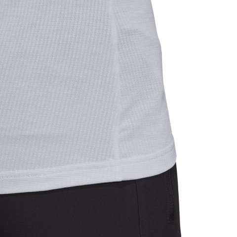 DT4210_APP_on-model_detail-2_white