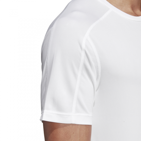 DT8694_APP_on-model_detail-3_white