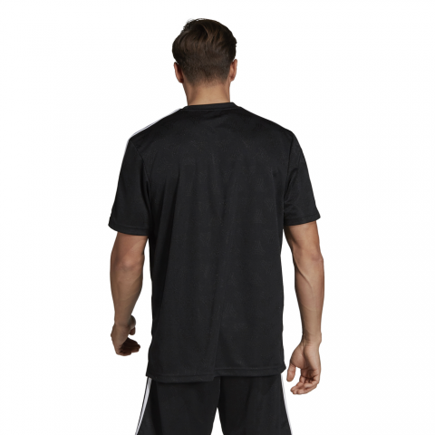 DT9423_APP_on-model_back_white