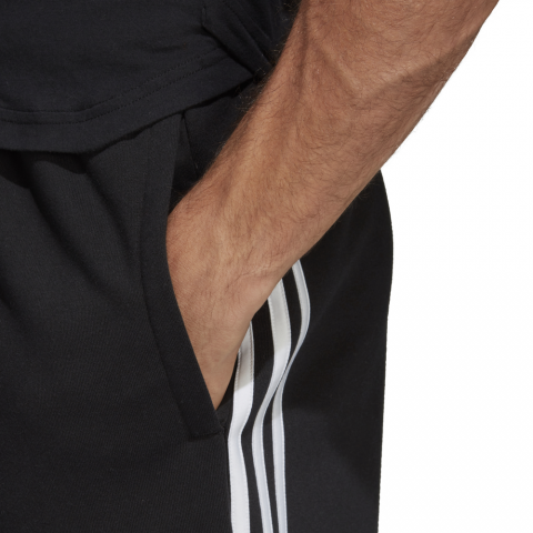 DT9903_APP_on-model_detail-1_white