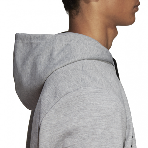 DT9926_APP_on-model_detail-3_white