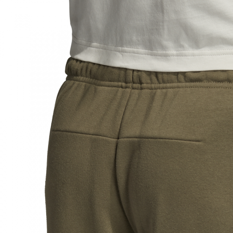 DT9956_APP_on-model_detail-3_white