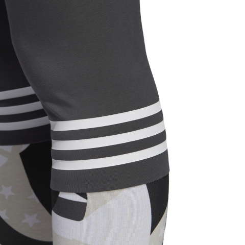 DU0226_APP_on-model_detail-2_white