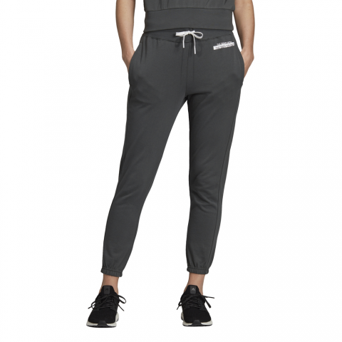 DU0227_APP_on-model_standard_white