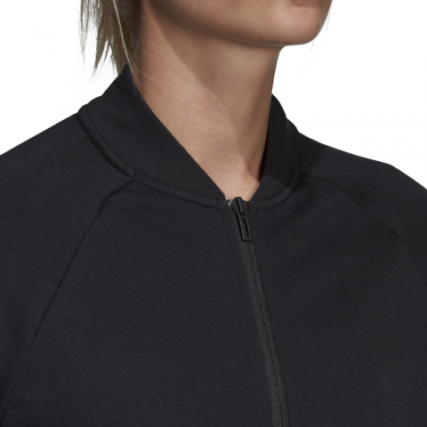 DU0232_APP_on-model_detail-1_white