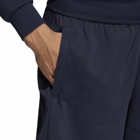 DU0417_APP_on-model_detail-1_white