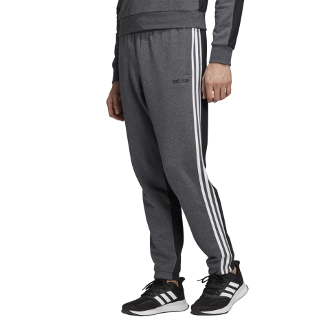 DU0434_APP_on-model_standard_white