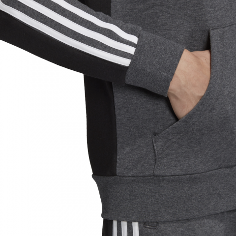 DU0435_APP_on-model_detail-2_white