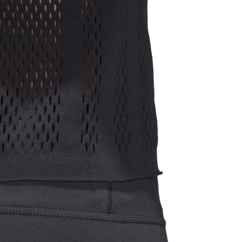 DU0569_APP_on-model_detail-3_white