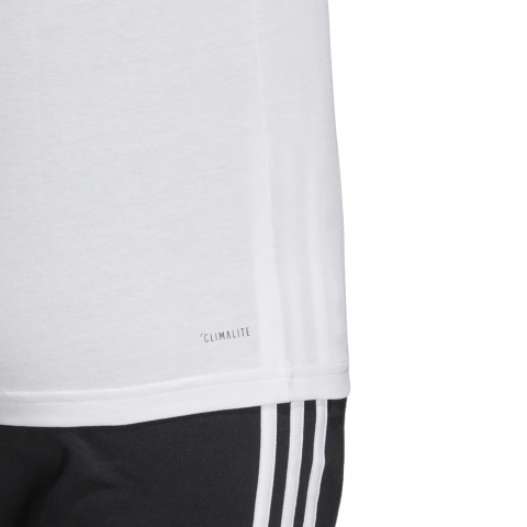 DU0638_APP_on-model_detail-2_white