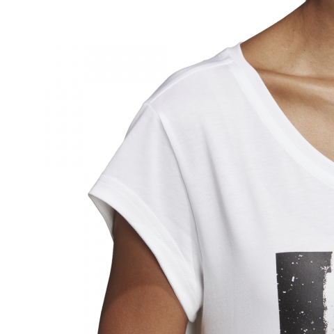 DU0638_APP_on-model_detail-3_white