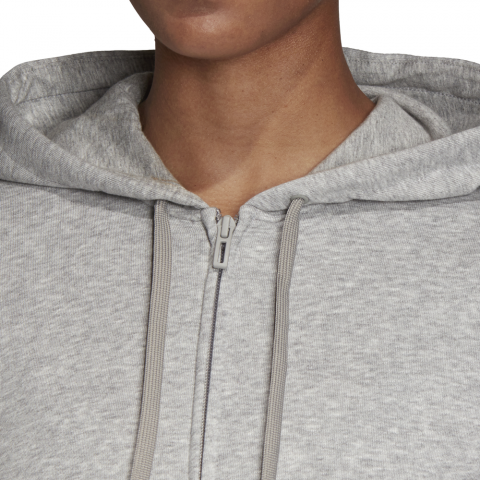 DU0642_APP_on-model_detail-1_white