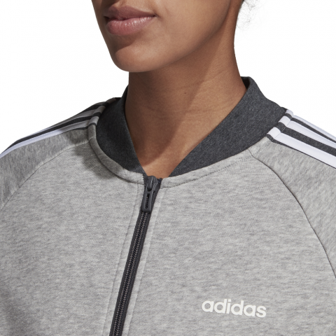 DU0668_APP_on-model_detail-1_white