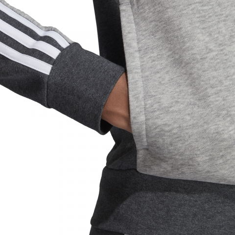 DU0668_APP_on-model_detail-2_white