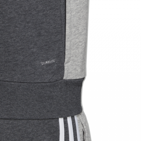 DU0668_APP_on-model_detail-3_white