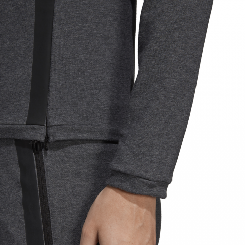 DU0713_APP_on-model_detail-2_white