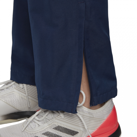 DU0976_APP_on-model_detail-3_white