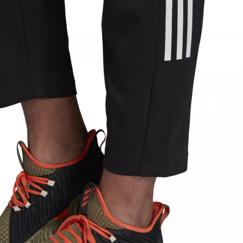 DU1113_APP_on-model_detail-2_white