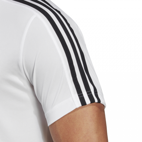 DU1258_APP_on-model_detail-2_white