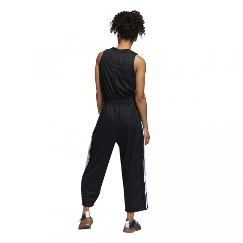 DU1931_APP_on-model_back_white